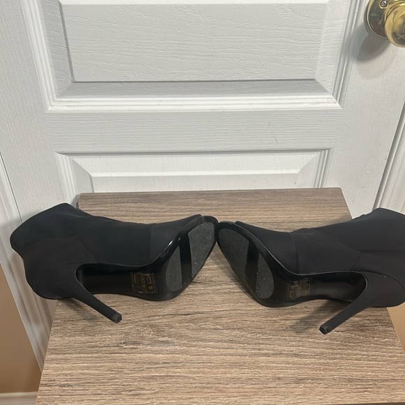 ALDO BLACK STILETTOS/BOOTIE HIGH HEELS ZIPPER SIZE 8.5 - Picture 6 of 7
